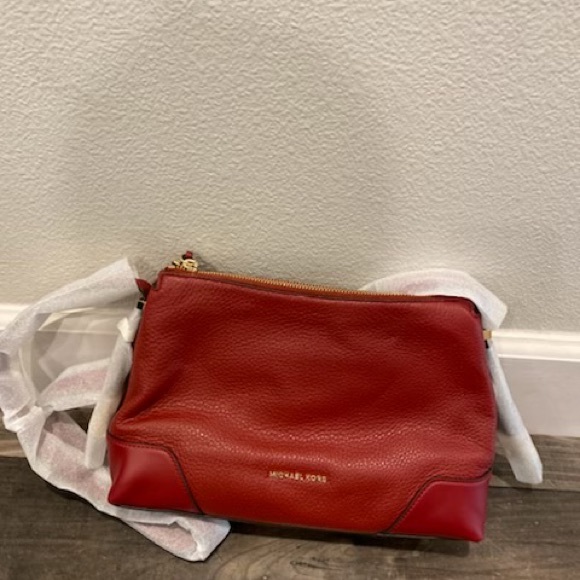 Micheal Kors Bags. NWT pick one - Picture 4 of 6